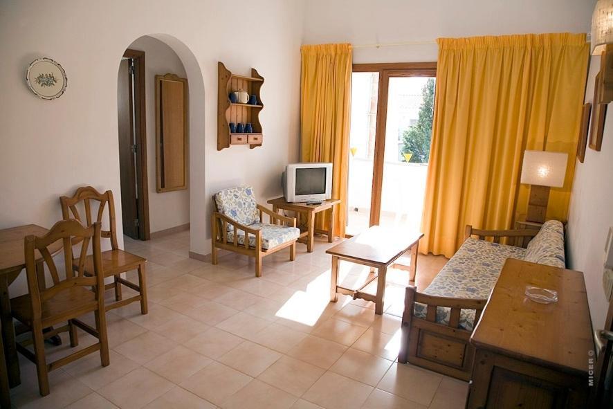 Apartamentos Leo Port de Pollenca Luaran gambar