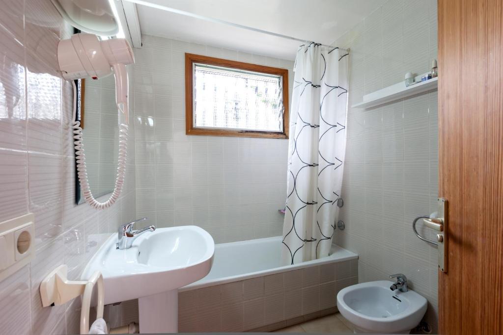 Apartamentos Leo Port de Pollenca Bilik gambar